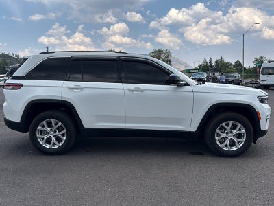2023 Jeep Grand Cherokee Base