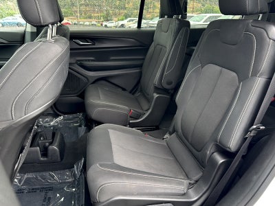 2023 Jeep Grand Cherokee L Base