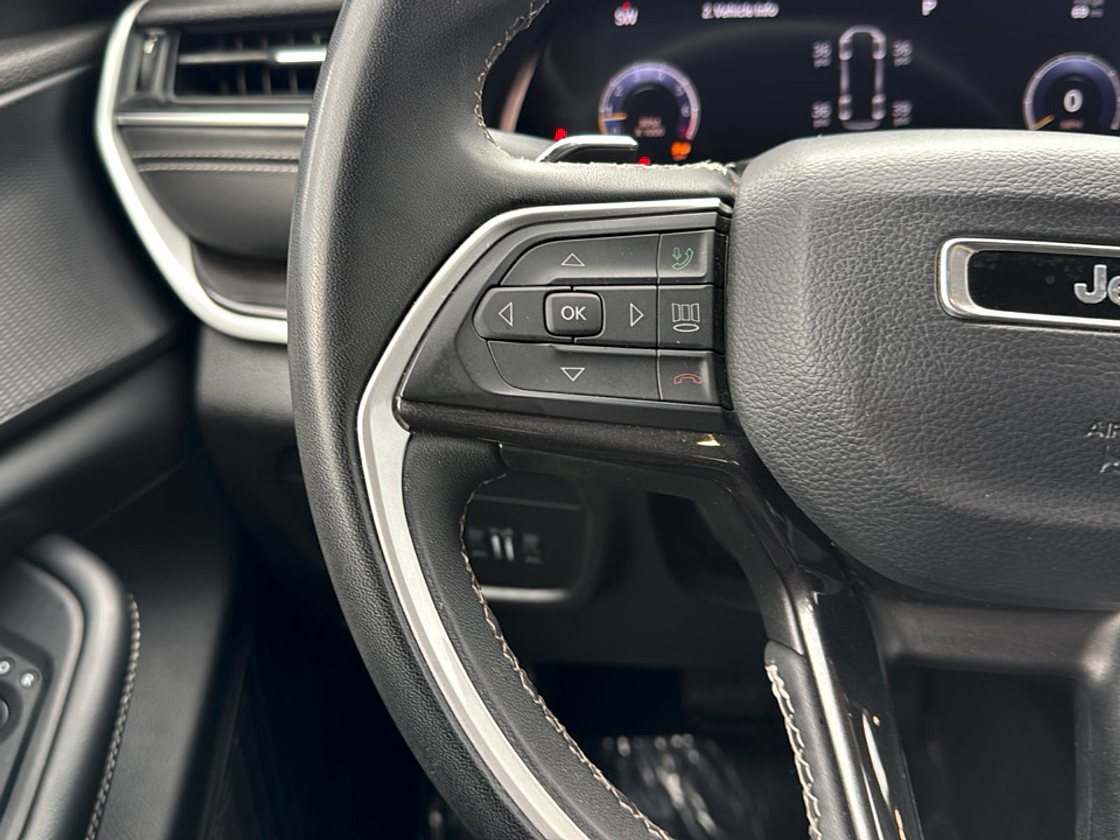 2023 Jeep Grand Cherokee L Base