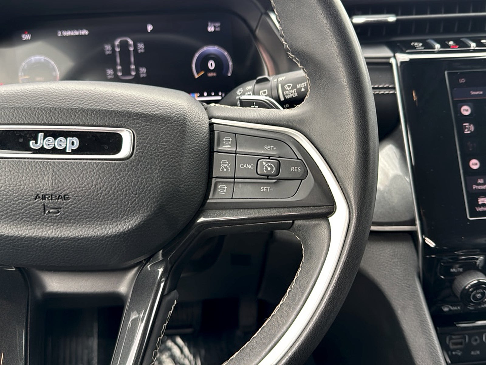 2023 Jeep Grand Cherokee L Base