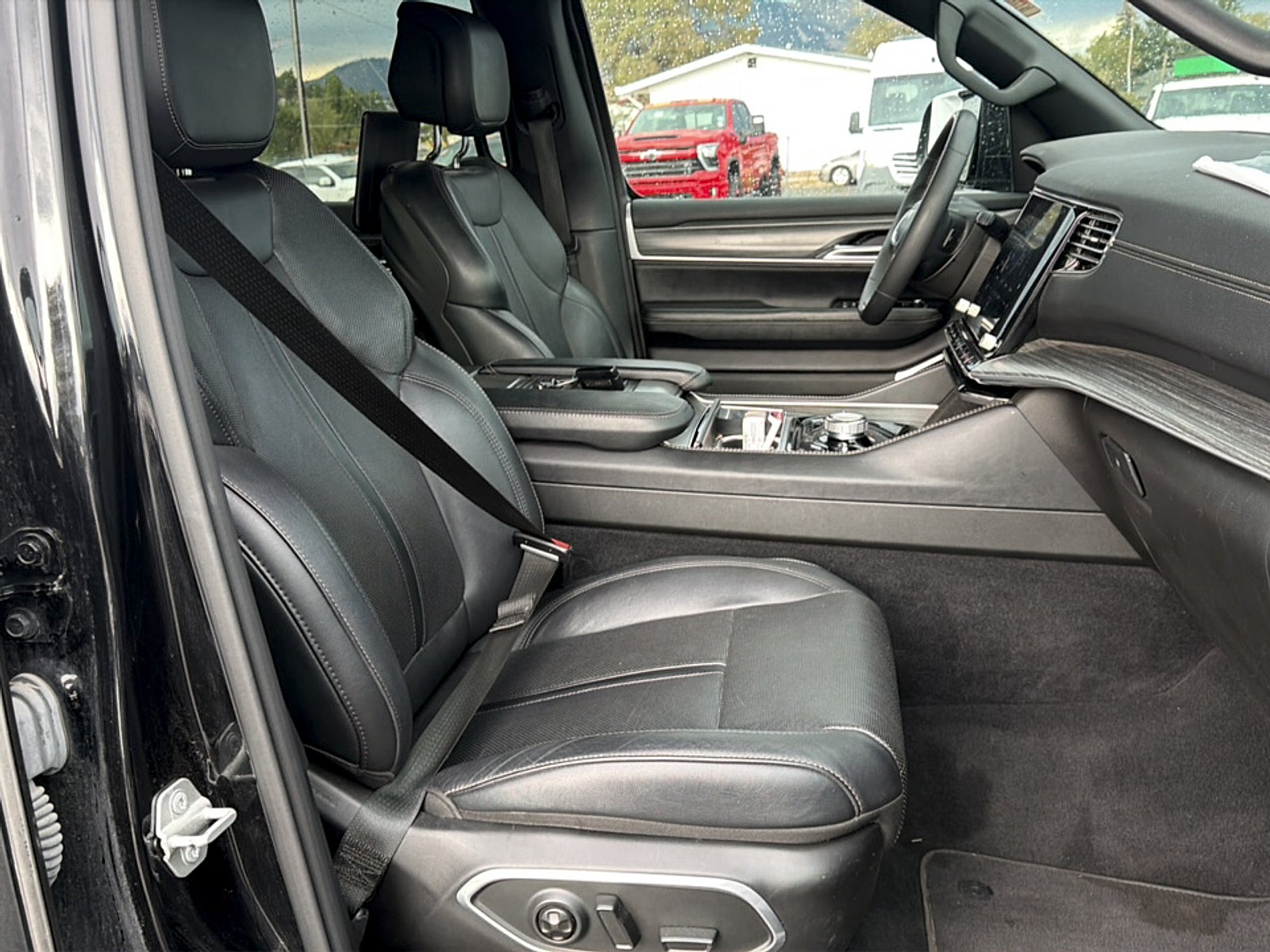 2023 Jeep Wagoneer L Base