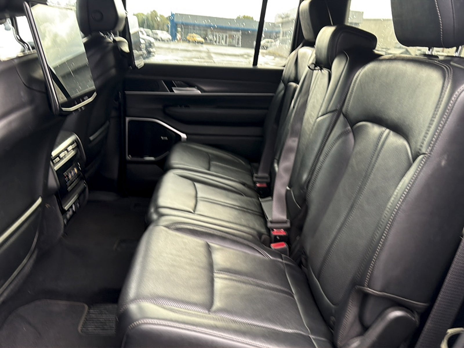 2023 Jeep Wagoneer L Base