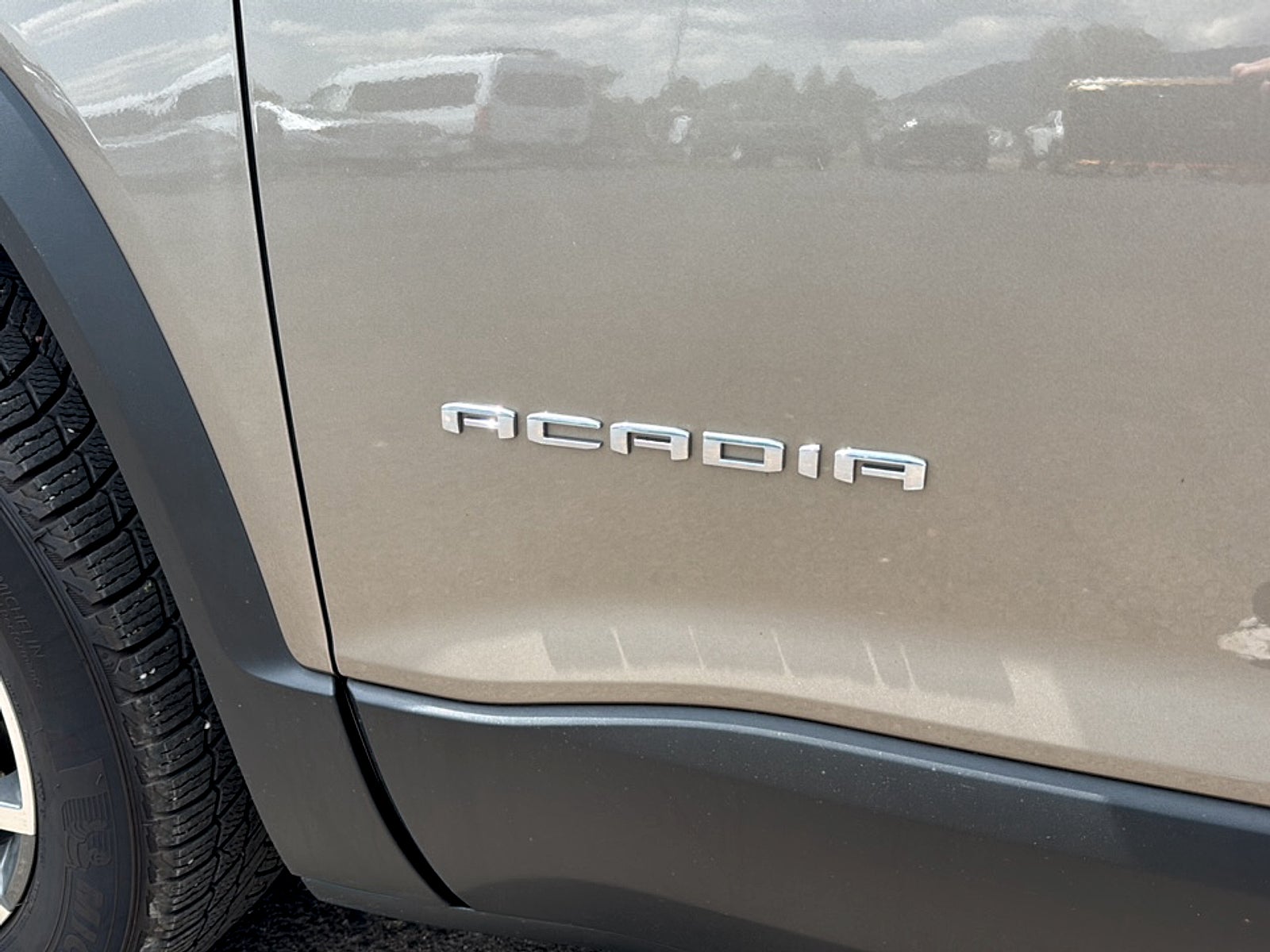 2023 GMC Acadia Base