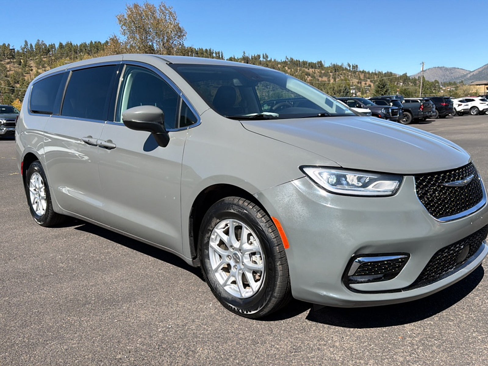 2023 Chrysler Pacifica Base