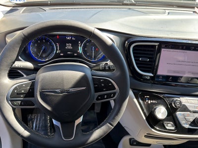2023 Chrysler Pacifica Base