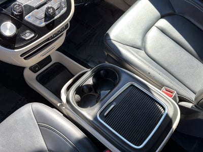 2023 Chrysler Pacifica Base