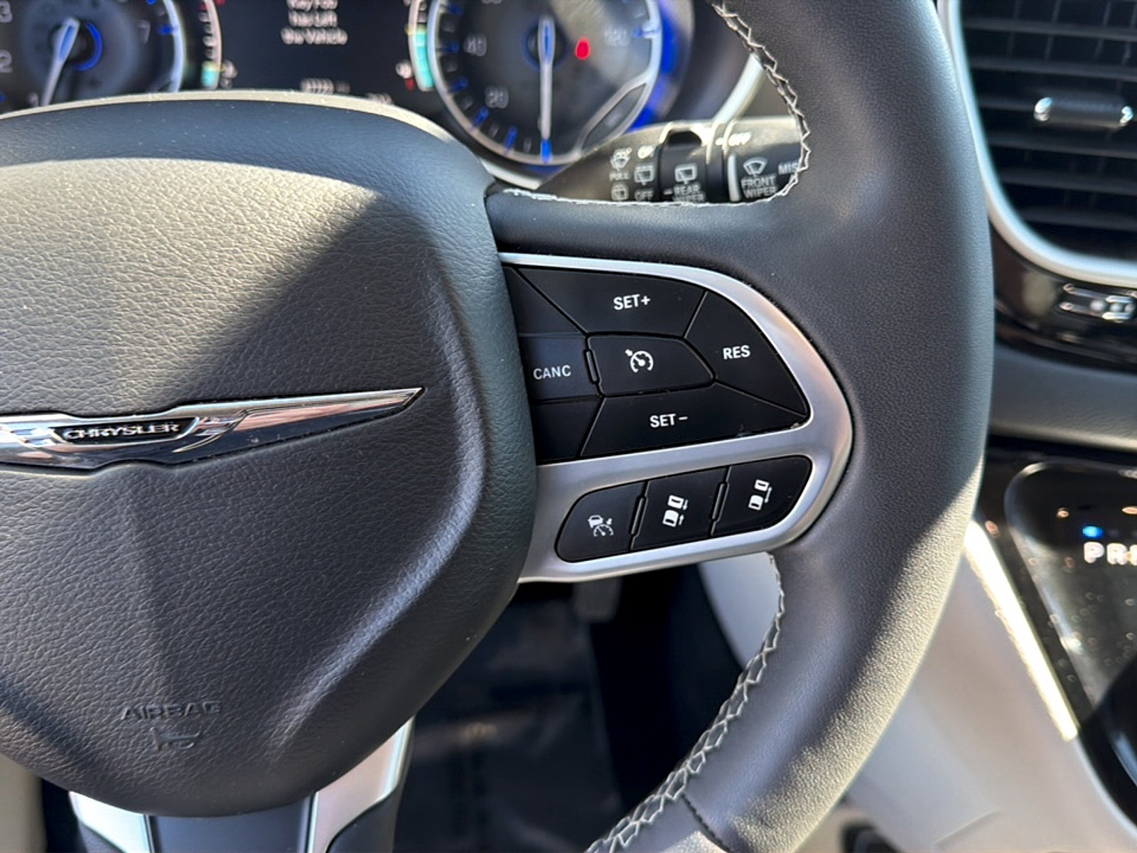 2023 Chrysler Pacifica Base