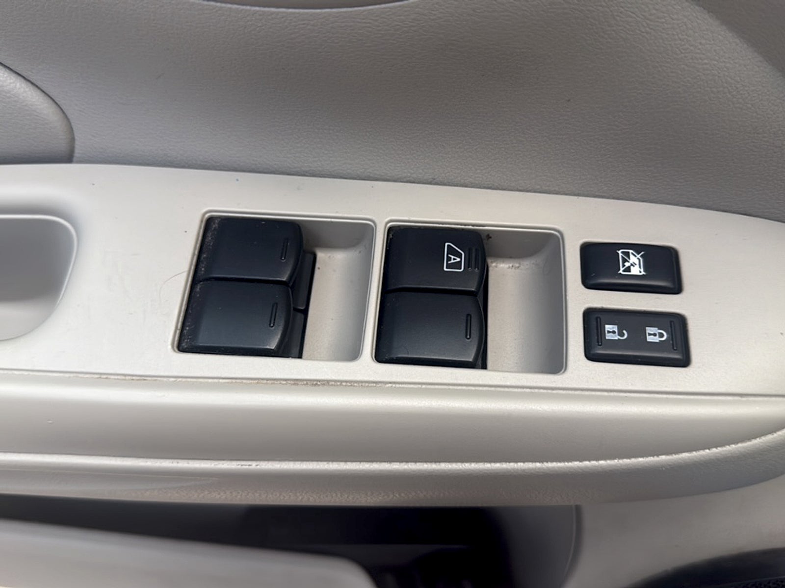 2012 Nissan Versa Base