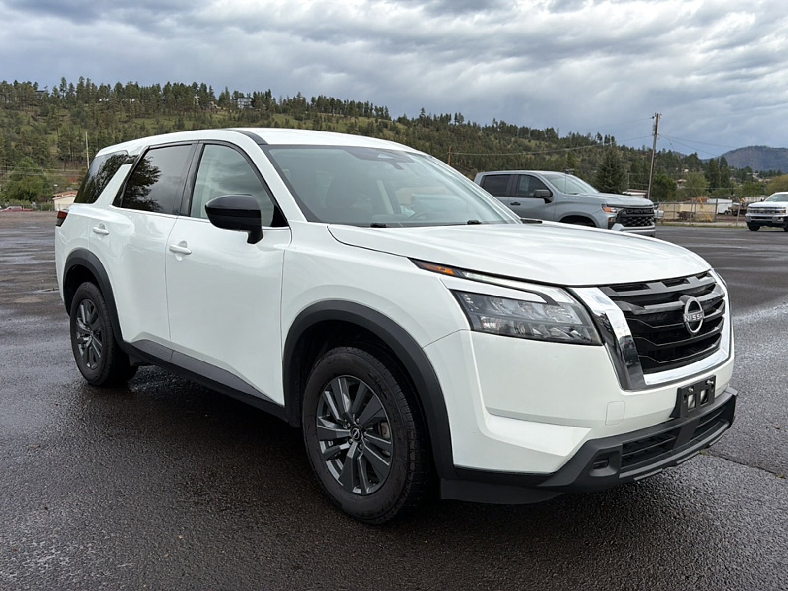 2024 Nissan Pathfinder Base