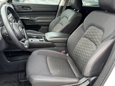 2024 Nissan Pathfinder Base