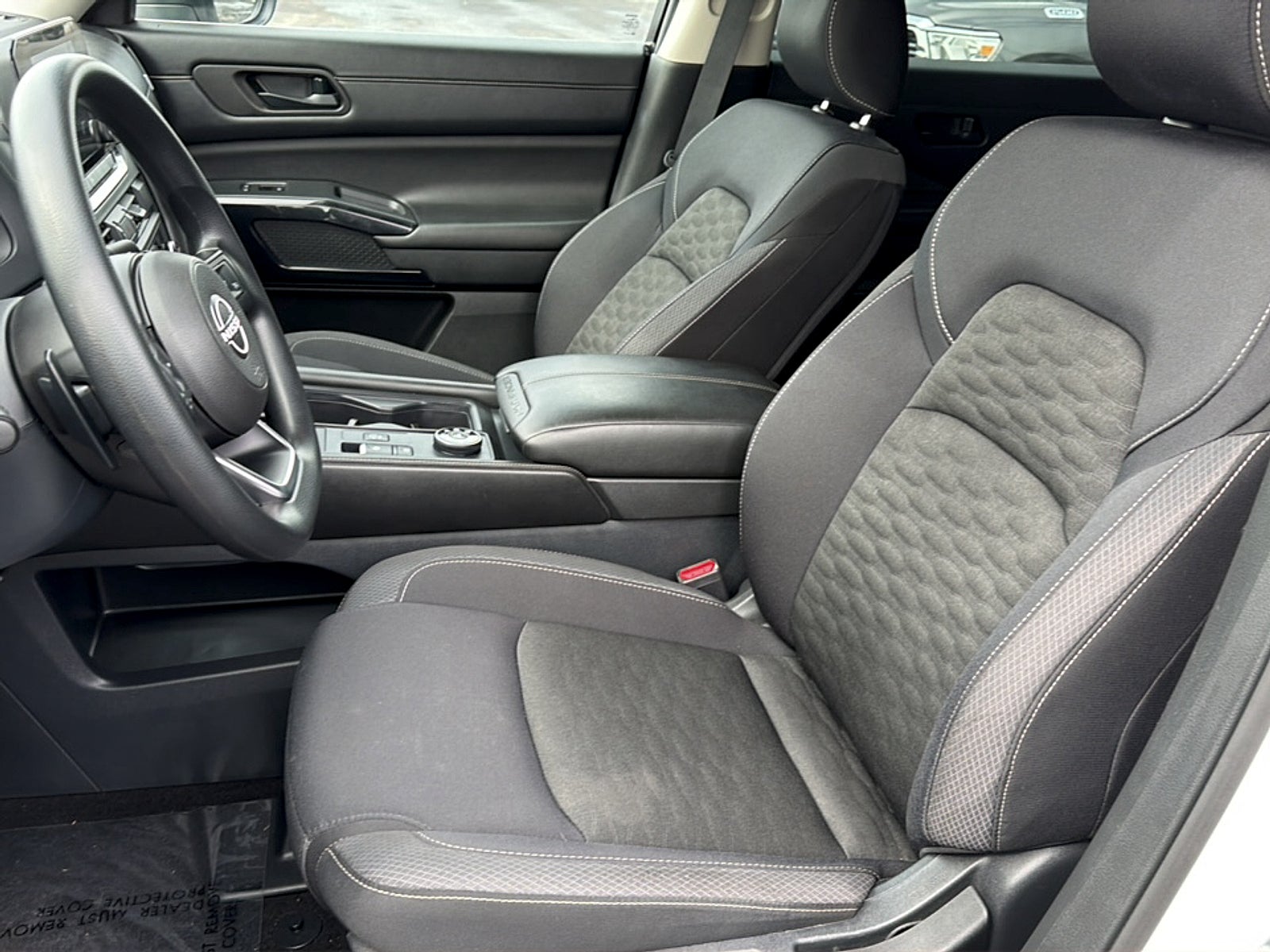 2024 Nissan Pathfinder Base