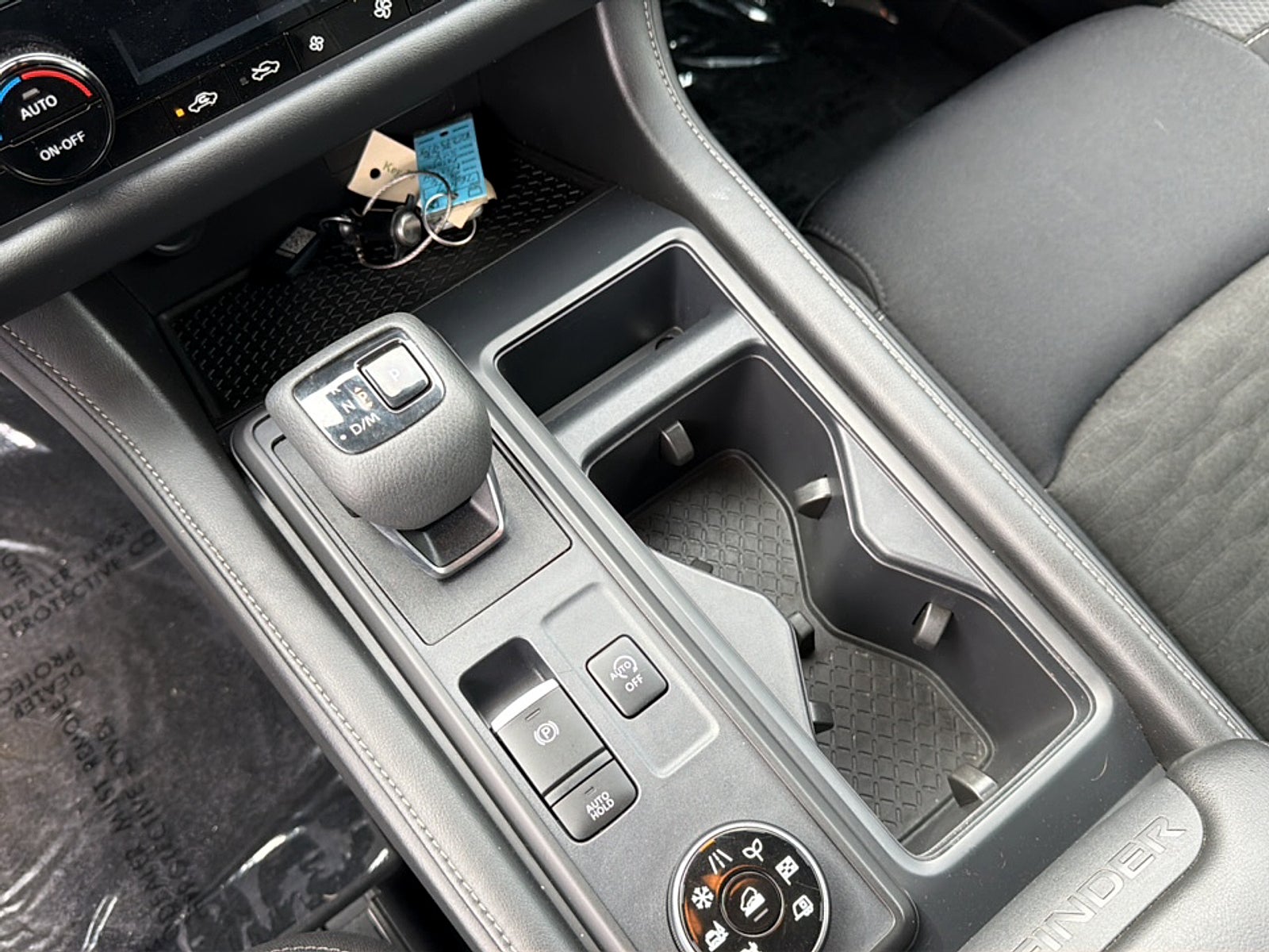 2024 Nissan Pathfinder Base