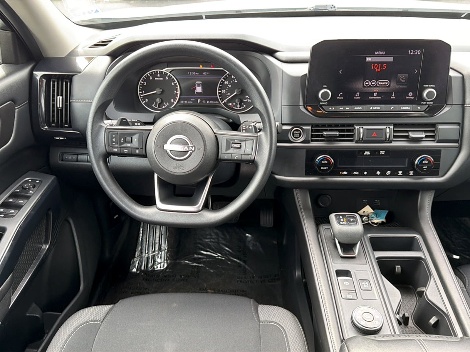 2024 Nissan Pathfinder Base