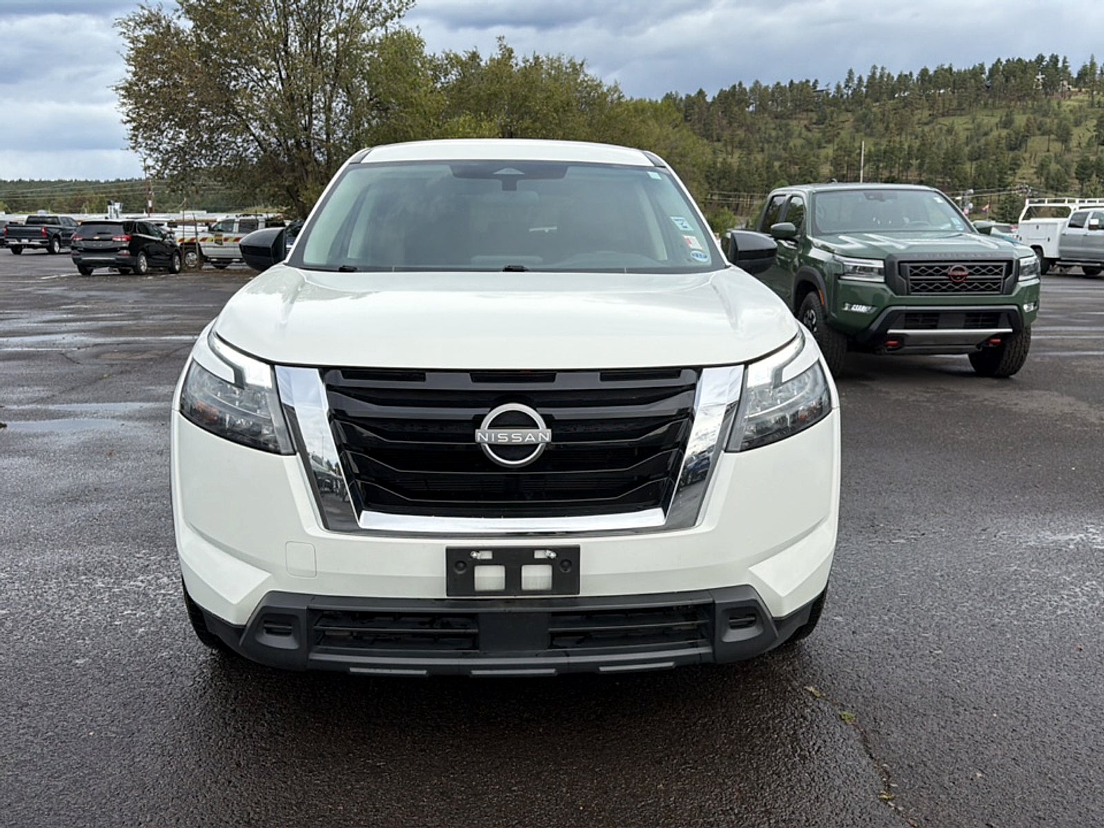 2024 Nissan Pathfinder Base
