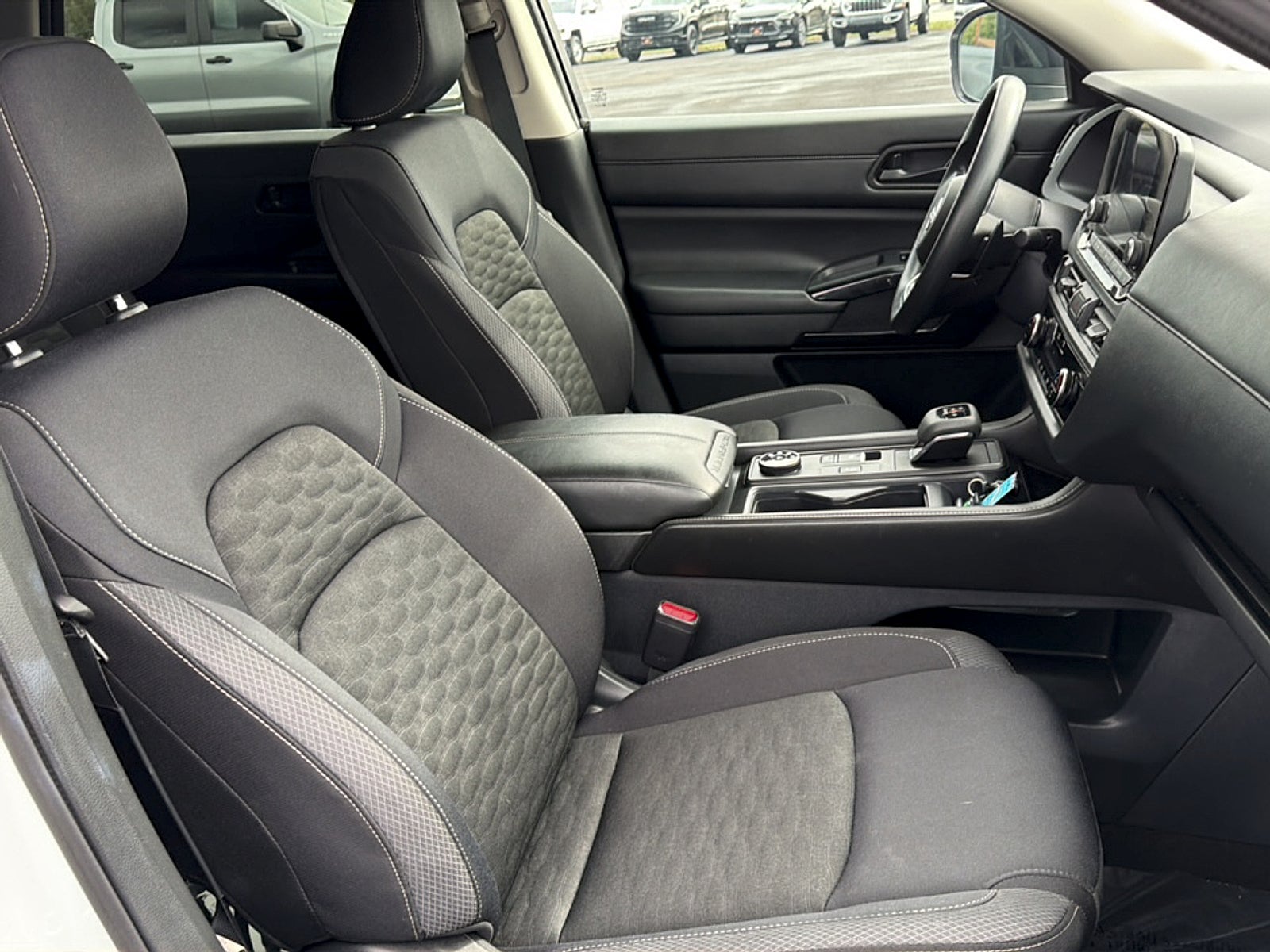 2024 Nissan Pathfinder Base