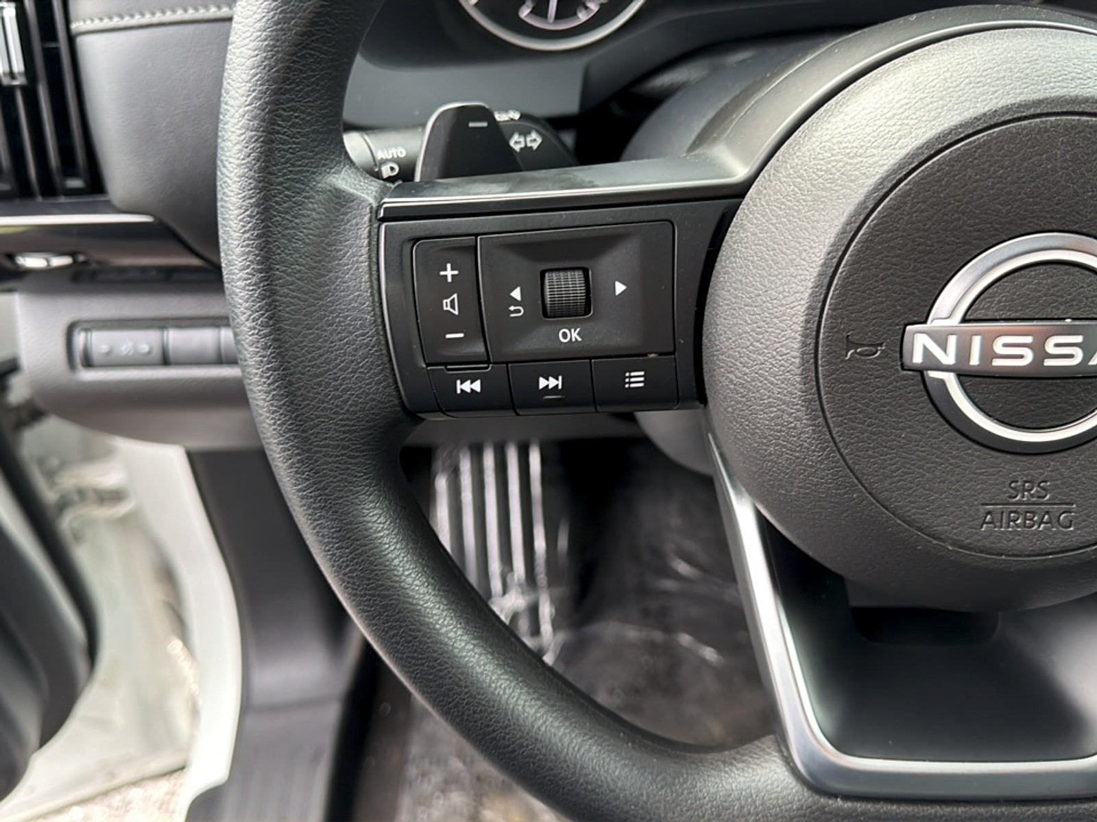 2024 Nissan Pathfinder Base