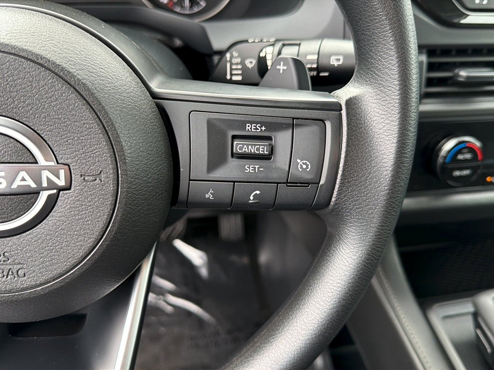 2024 Nissan Pathfinder Base