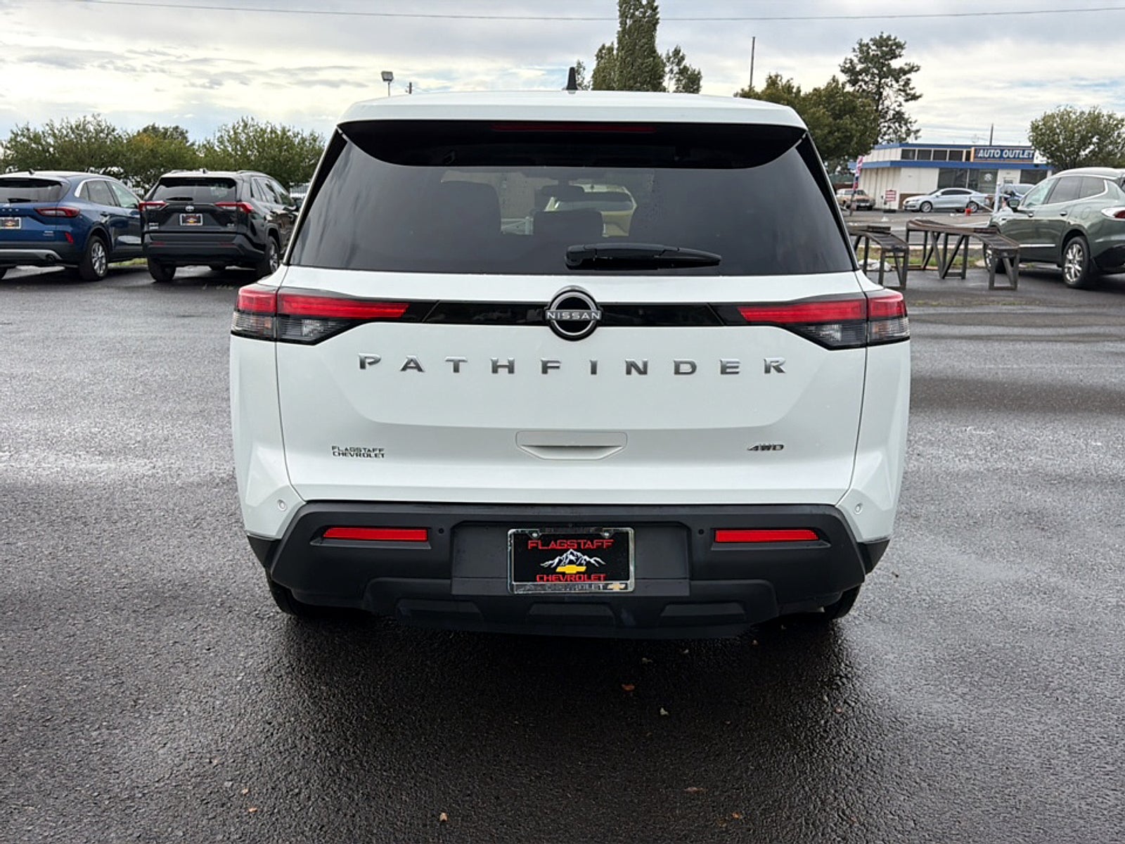 2024 Nissan Pathfinder Base