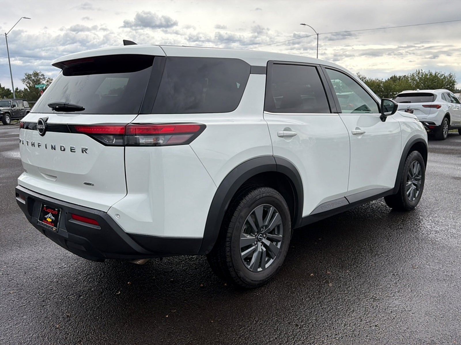 2024 Nissan Pathfinder Base