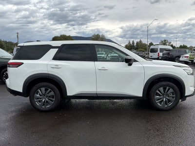 2024 Nissan Pathfinder Base