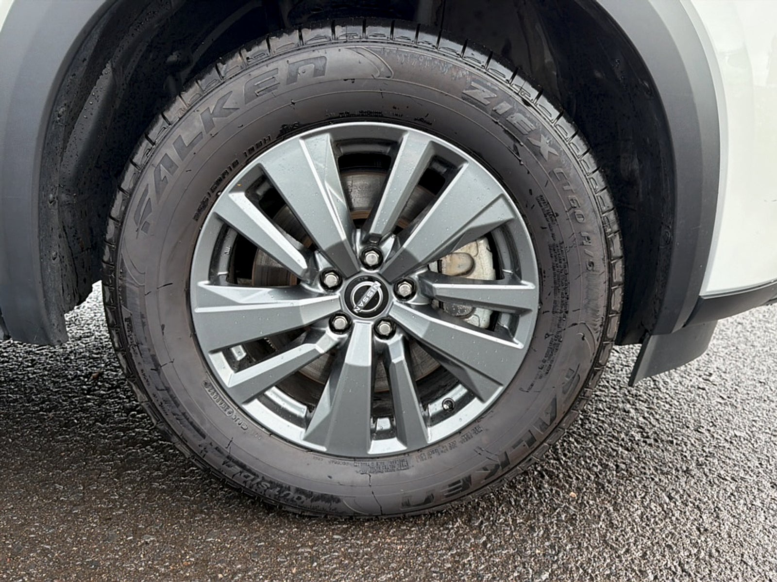 2024 Nissan Pathfinder Base