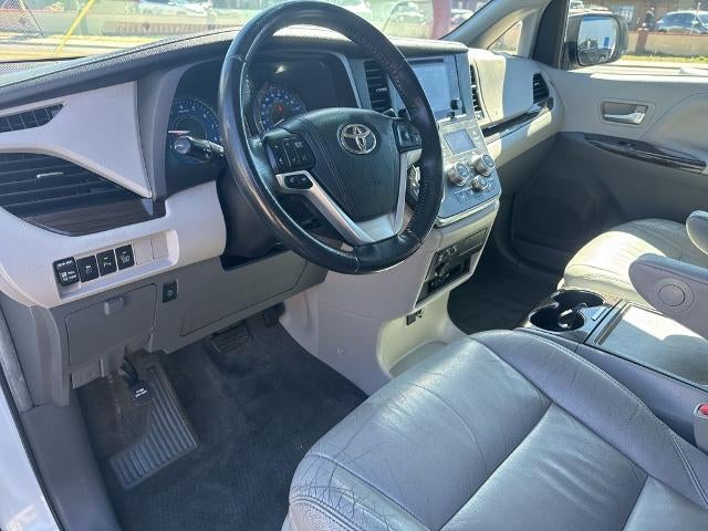 2017 Toyota Sienna XLE Premium 8 Passenger