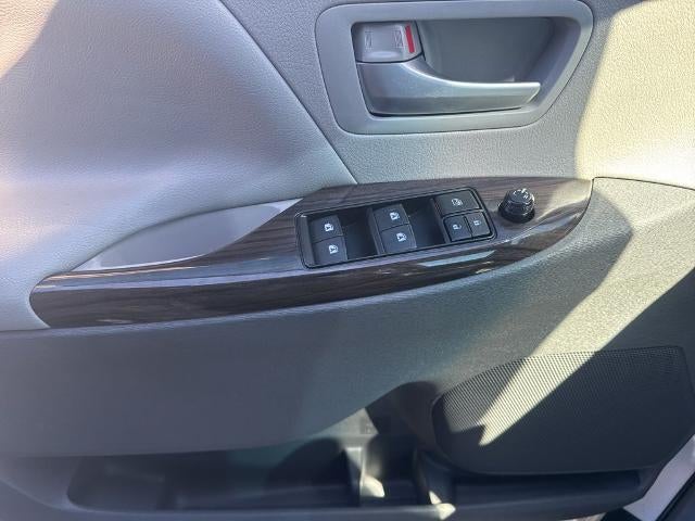2017 Toyota Sienna XLE Premium 8 Passenger