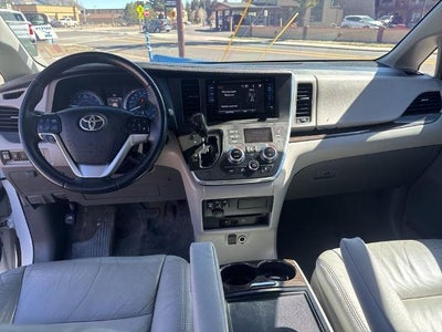 2017 Toyota Sienna XLE Premium 8 Passenger