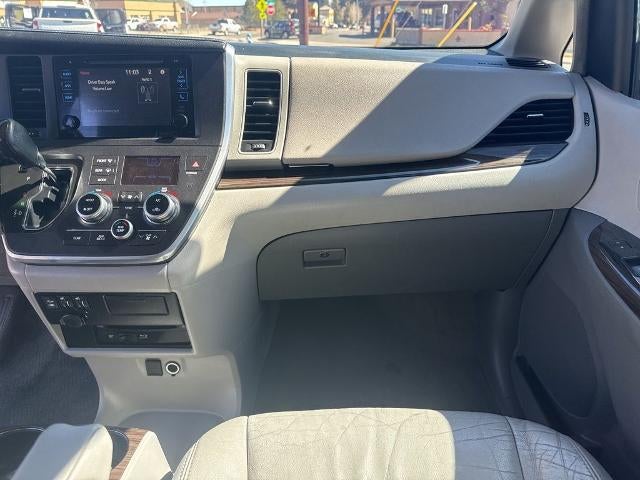 2017 Toyota Sienna XLE Premium 8 Passenger