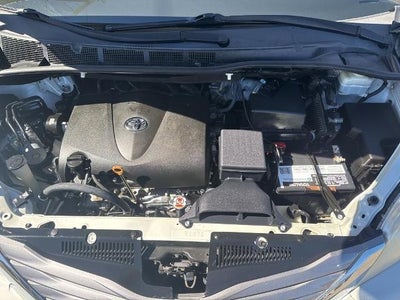 2017 Toyota Sienna XLE Premium 8 Passenger