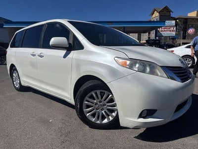 2017 Toyota Sienna XLE Premium 8 Passenger