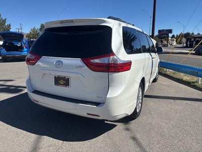 2017 Toyota Sienna XLE Premium 8 Passenger