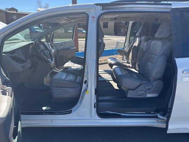 2017 Toyota Sienna XLE Premium 8 Passenger