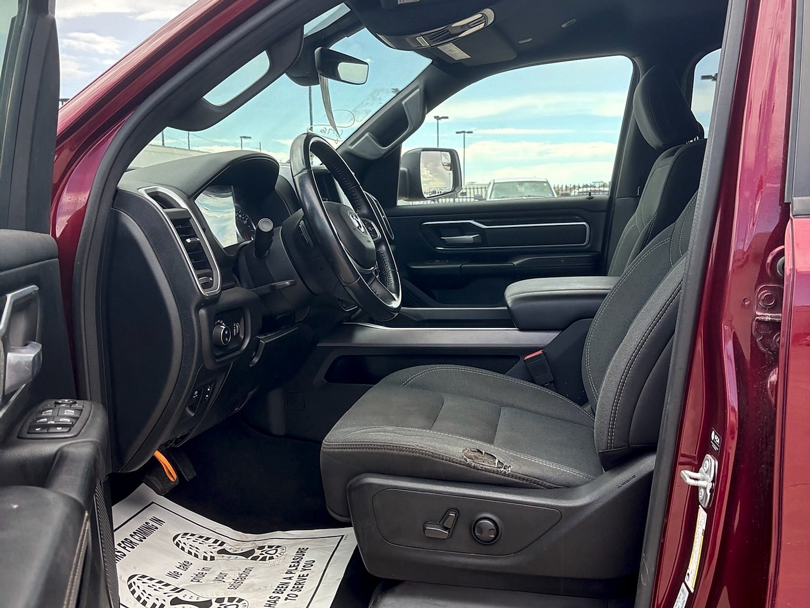2022 RAM 1500 Big Horn Crew Cab 4x4 5'7" Box