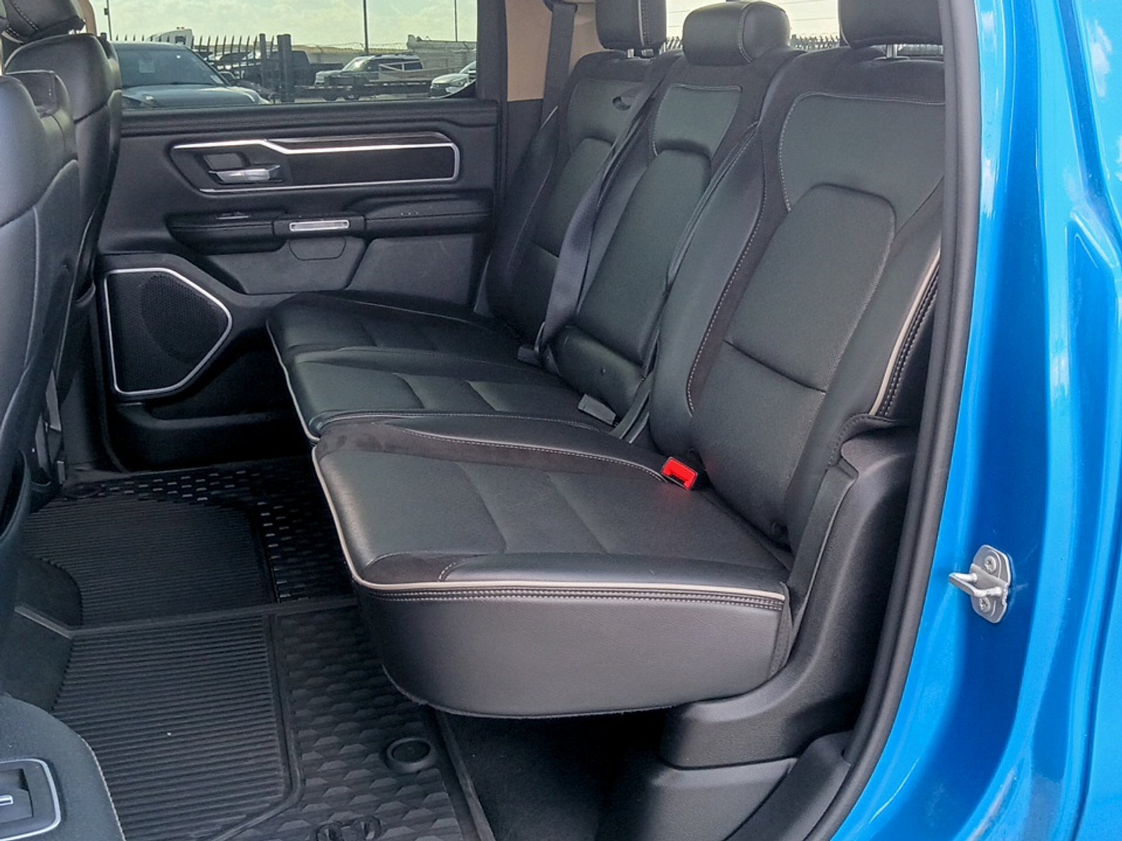 2020 RAM 1500 Laramie Crew Cab 4x4 6'4" Box