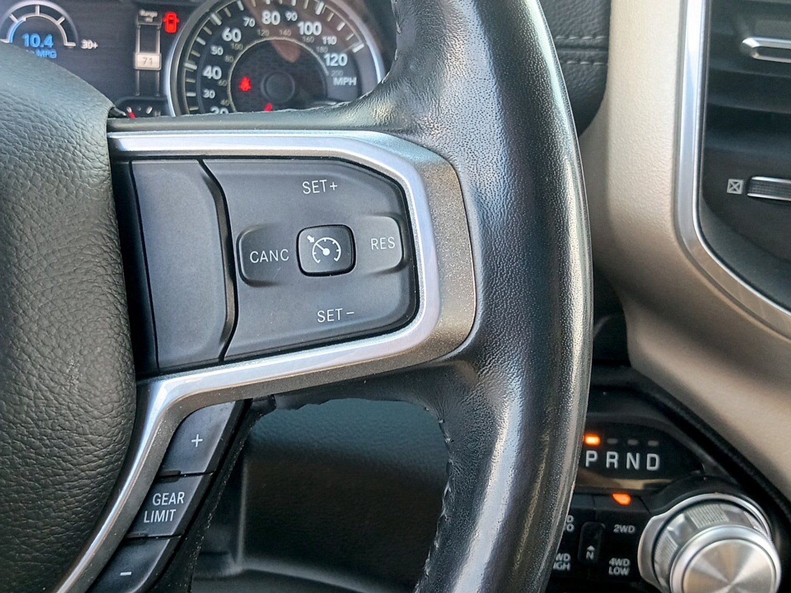 2020 RAM 1500 Laramie Crew Cab 4x4 6'4" Box