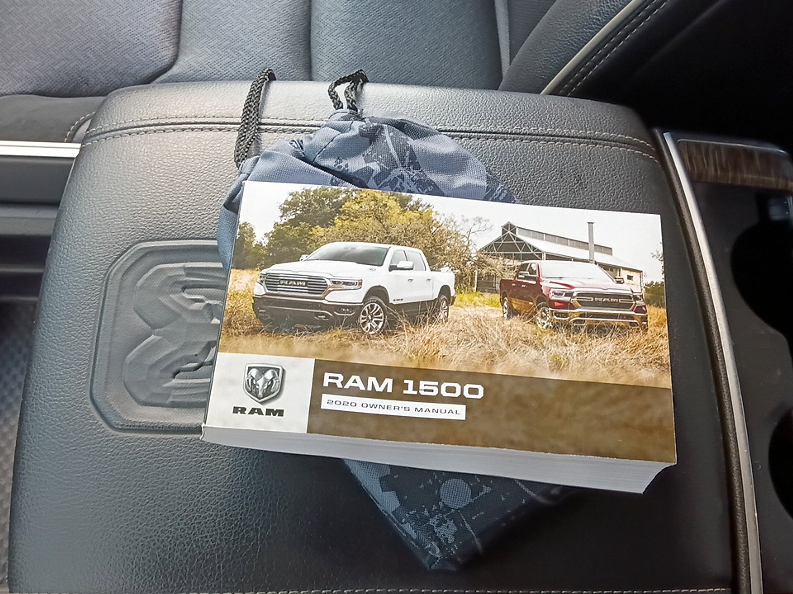 2020 RAM 1500 Laramie Crew Cab 4x4 6'4" Box