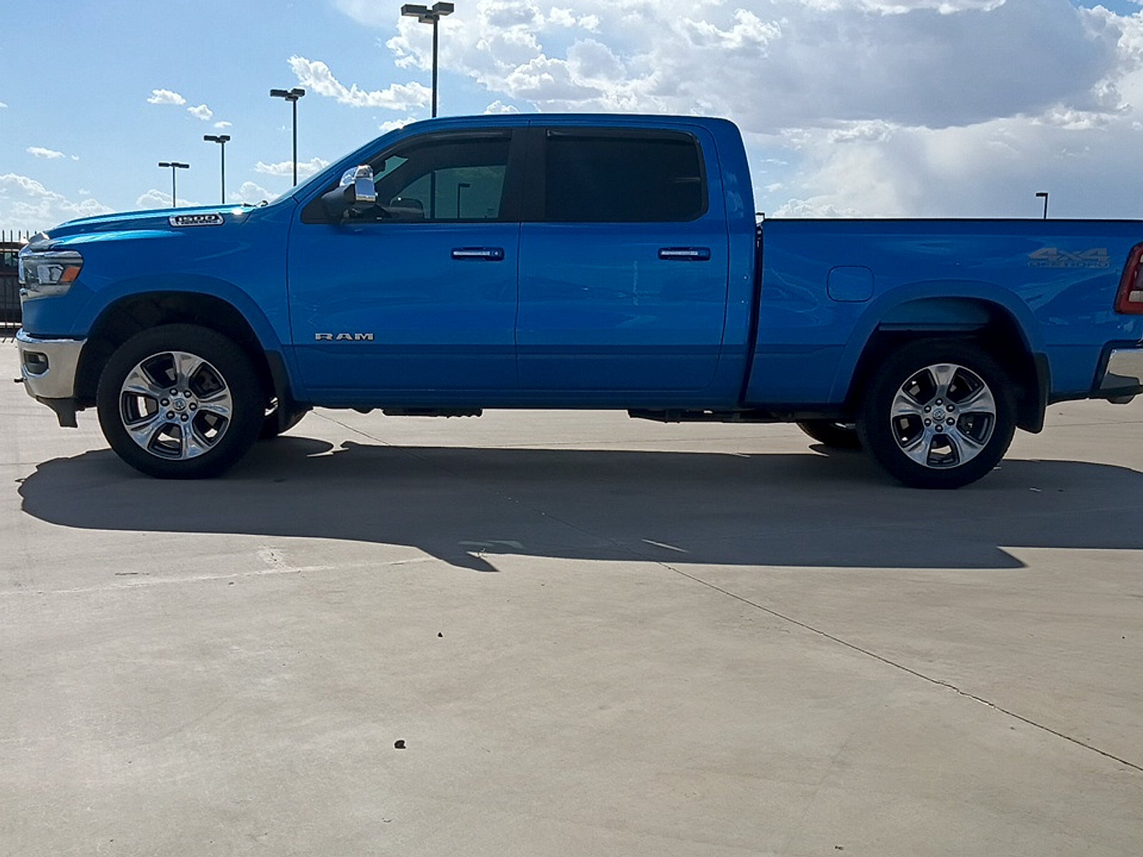 2020 RAM 1500 Laramie Crew Cab 4x4 6'4" Box