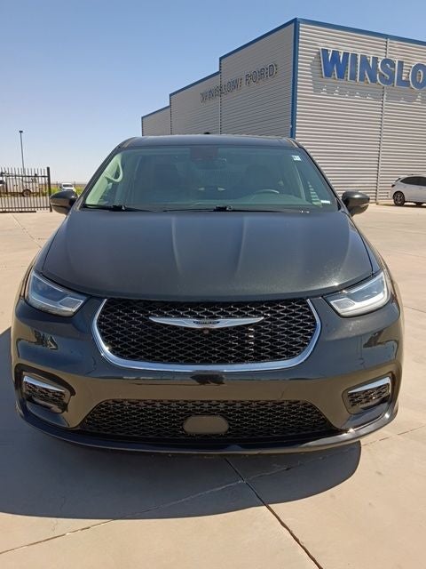 2023 Chrysler Pacifica Touring L's photo